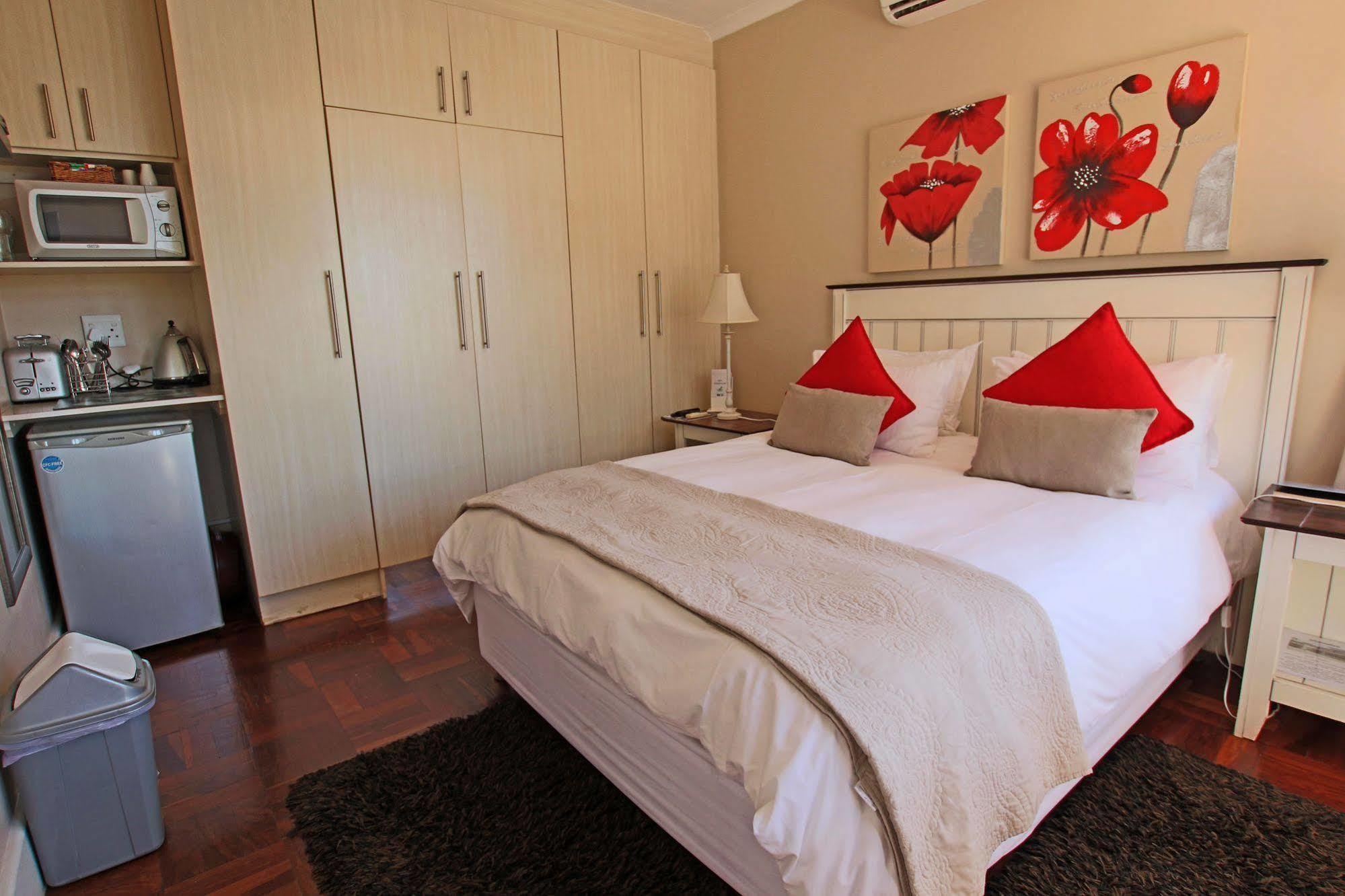 A&A Guesthouse Port Elizabeth Exterior photo